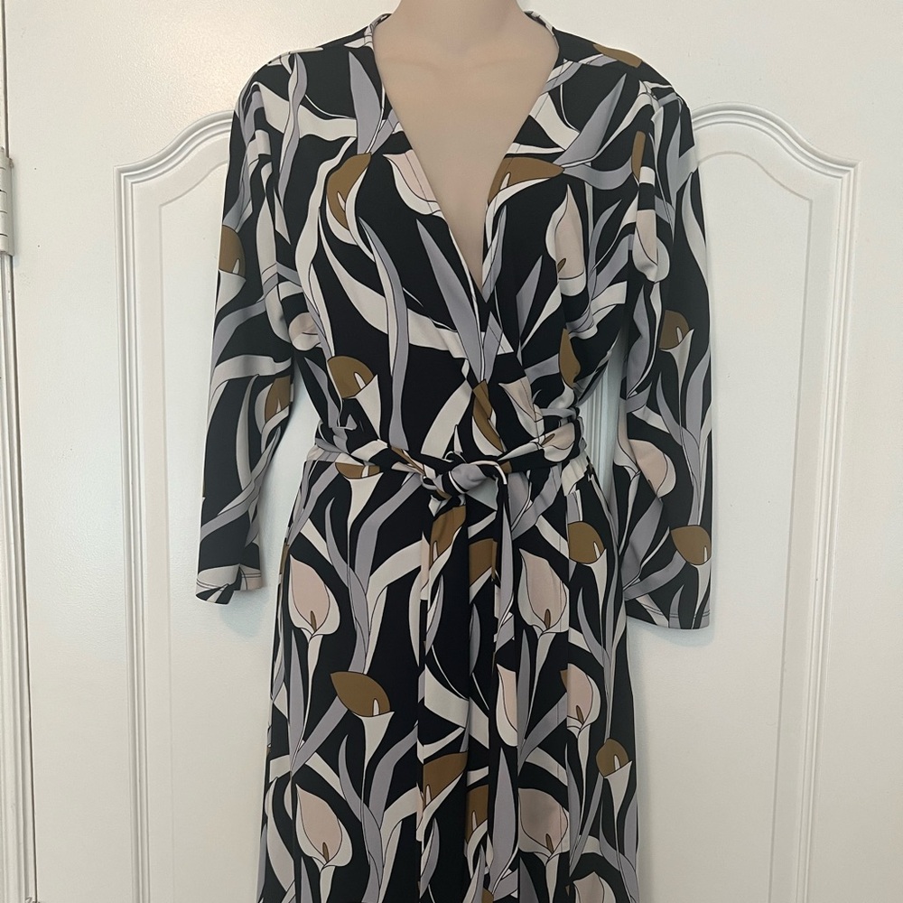 Ann Taylor Iris wrap dress, size 10. Navy and white. Great condition